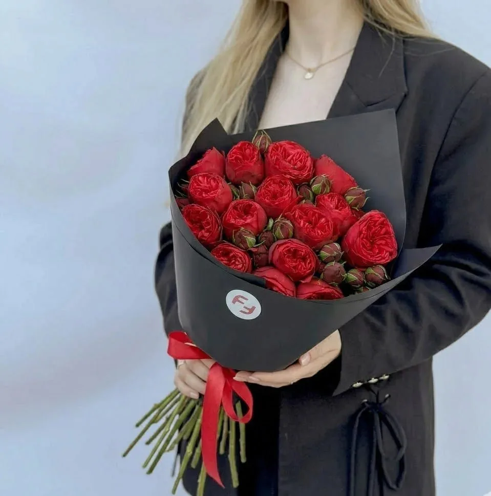 9 кустовых пионовидных роз