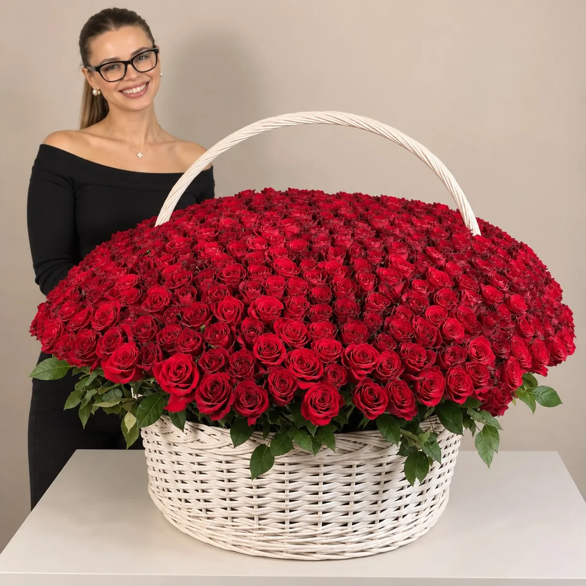 Корзина из 501 красной розы